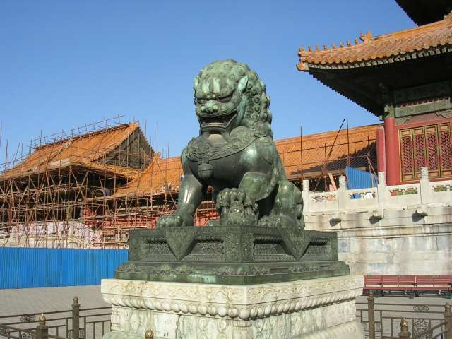 紫禁城：太和門前の青銅獅子像の写真。北京ing